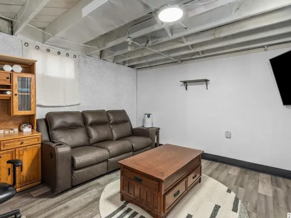 2035 Marquette St, Davenport, IA 52804