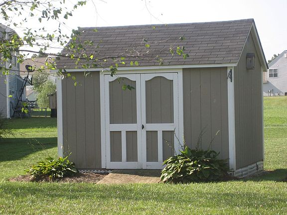 10x12 Wired Building in Backyard for addl storage