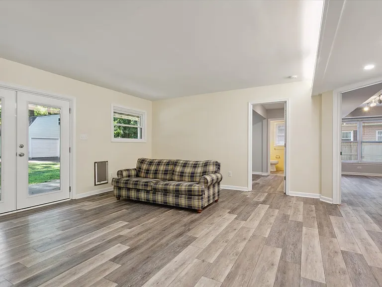 112 Leslie Dr — Photo 51