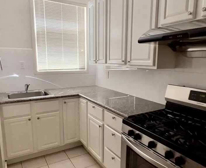 2020 Green St — Photo 6