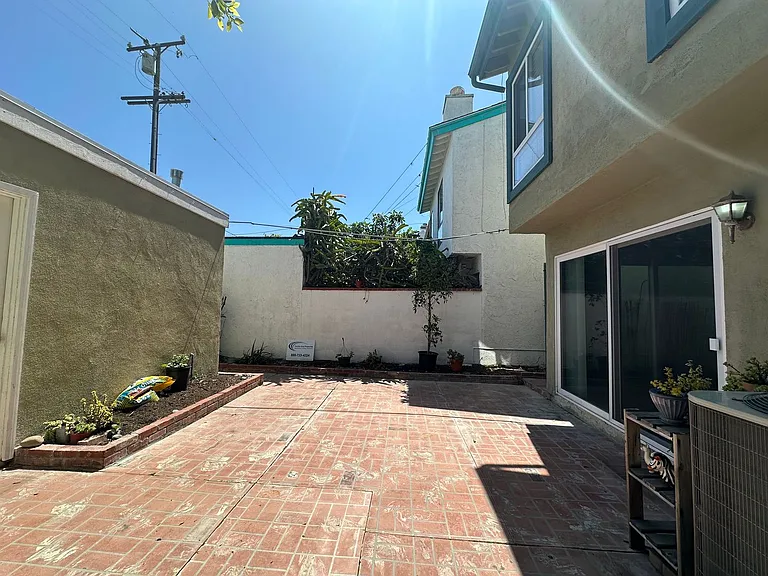 220 21st St — Photo 10