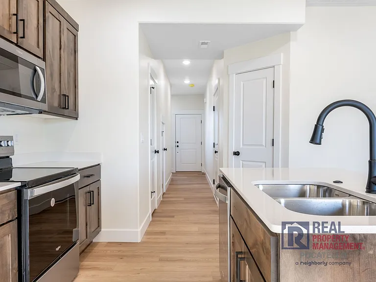 1727 Ammon St — Photo 5