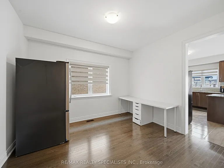 120 Milby Cres — Photo 8