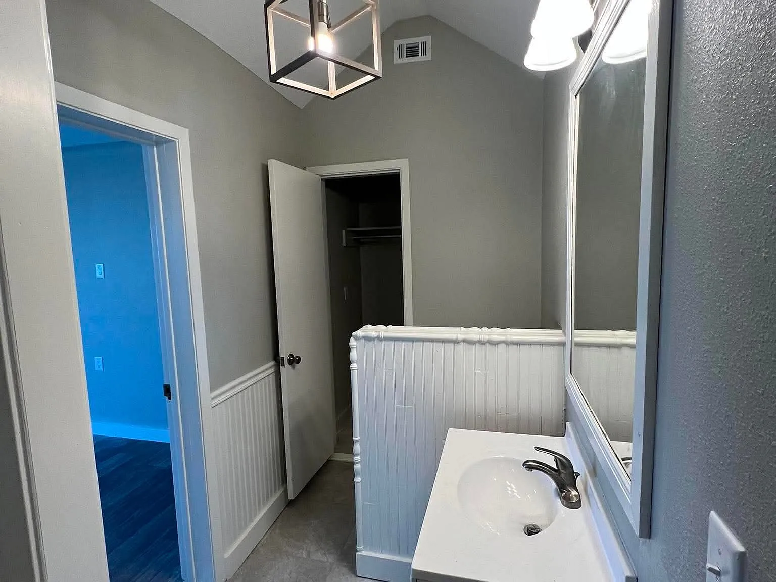 2 bed, 1200 sqft, $1,350 — Photo 2