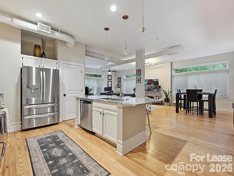 404 N Laurel Ave #11 — Photo 2
