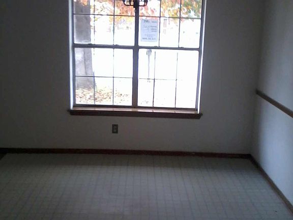 3rd image of 109 E 11th St S