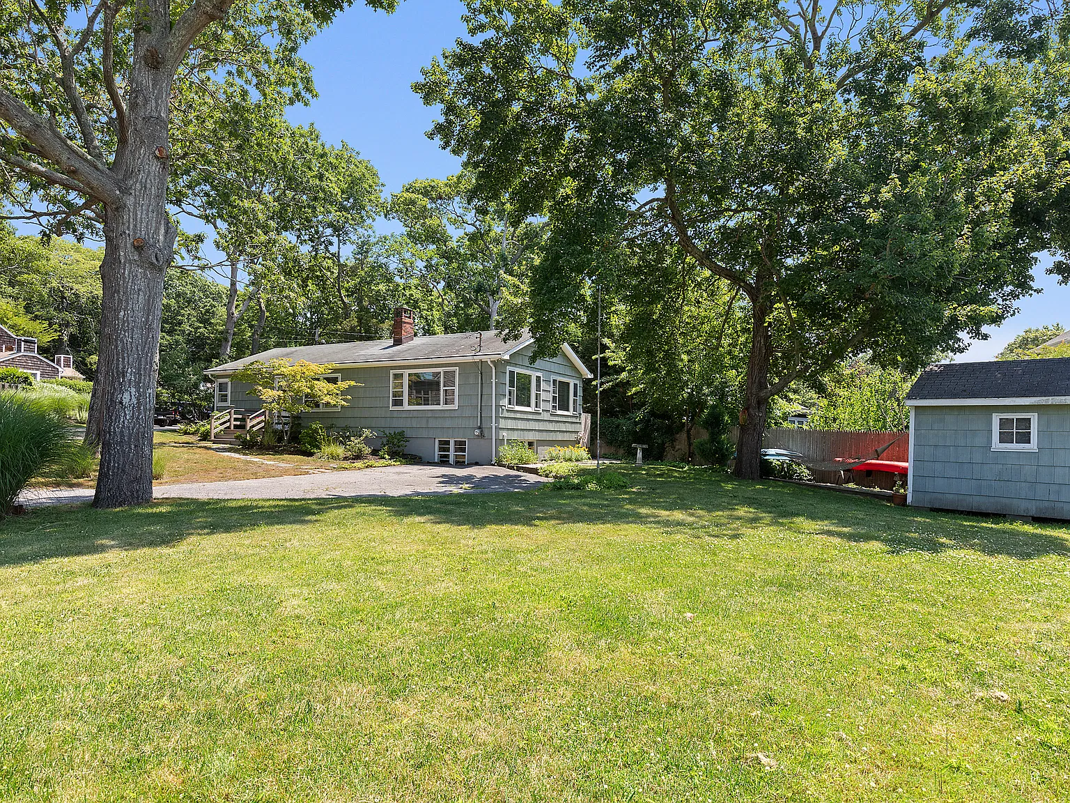 Adorable Southampton Cottage — Photo 2