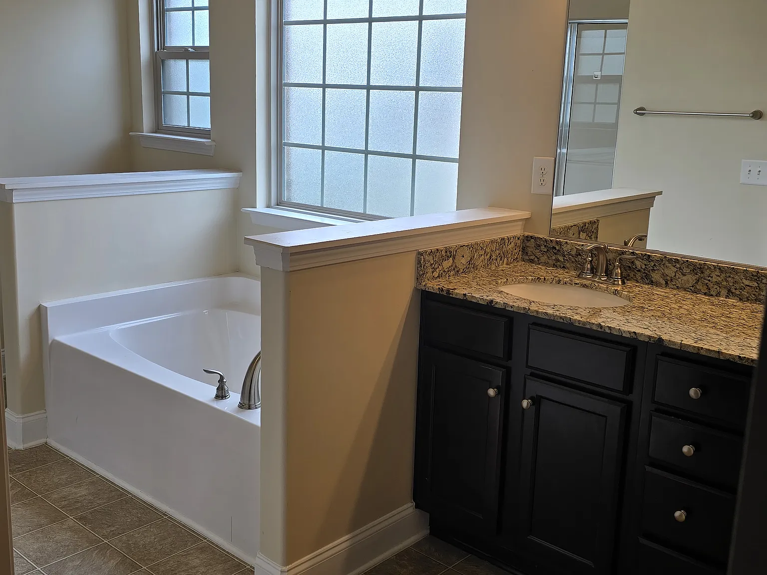 3 bed, 1650 sqft, $2,200 — Photo 4