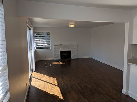 3rd image of 2617-2621 22nd Ave W #3