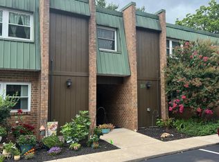 417 Meadowview Ln #417, Mont Clare, PA 19453
