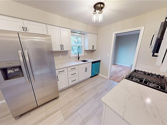 2nd image of 17126 Scottsdale Blvd
