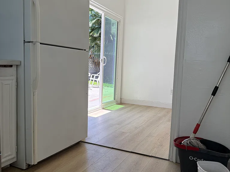 1010 Heaton Moor Dr — Photo 3