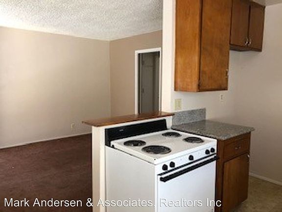 5th image of 916 N Palomares St
