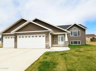 3142 44th Ave S, Grand Forks, ND 58201