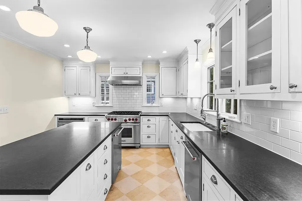 3 bed, 1.5 bath, $2,995 — Photo 4