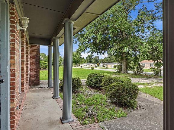 4th image of 408 Pine Glen Dr