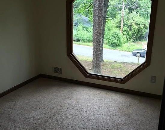 5th image of 257 Castleair Dr NE