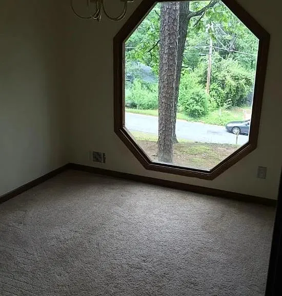 257 Castleair Dr NE — Photo 5