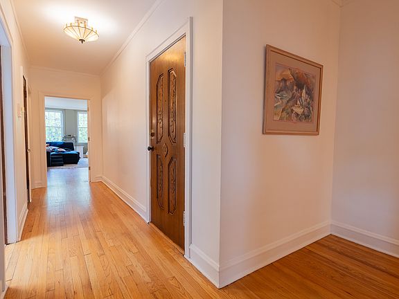 2nd image of 6652 N Glenwood Ave APT 3N