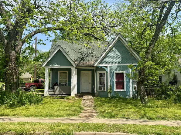 305 7th St SW, Paris, TX 75460