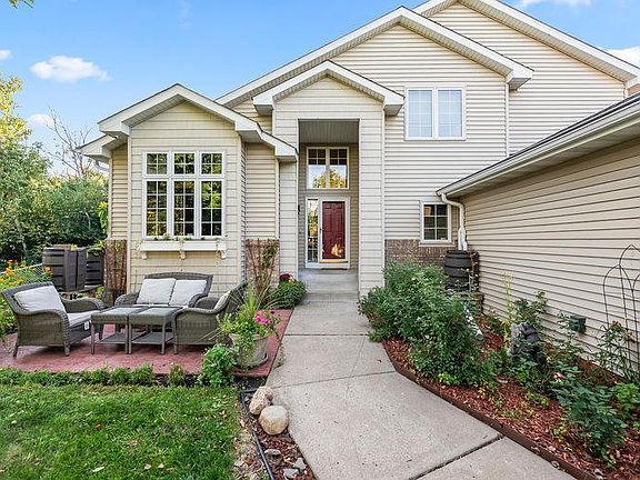 3rd image of 9737 Greenspruce Ct N