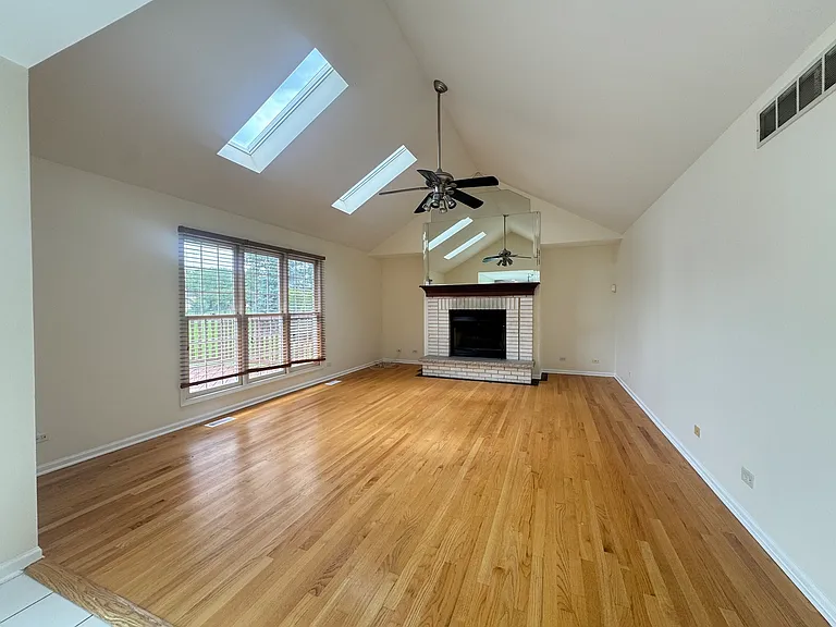 1108 Hollingswood Ave — Photo 7
