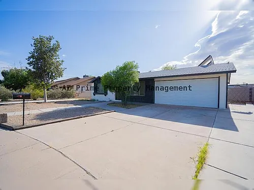 3142 N 78th Dr Photo 1