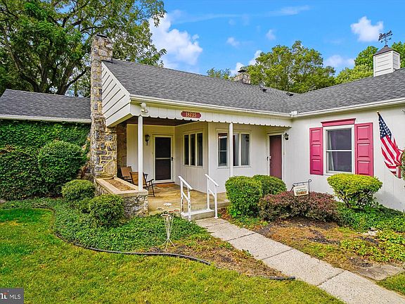 3rd image of 18735 Briarwood Dr
