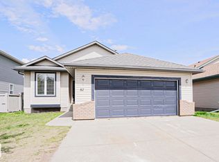 82 Meadowview Point E, Strathcona County, AB T8H2E8