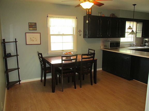 4th image of 300 Montclair Ct