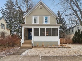 222 Catalpa Pl, Wilmette, IL 60091