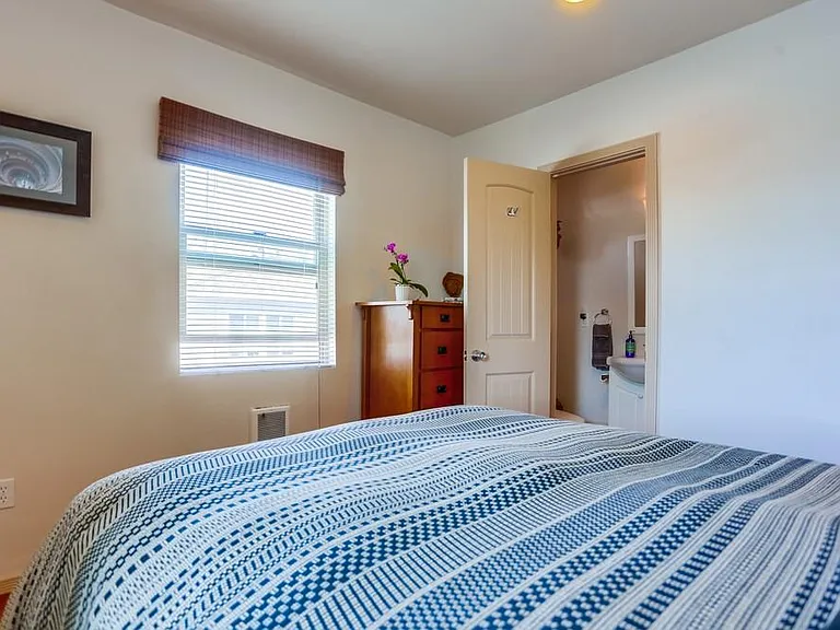 1063 Loring St — Photo 19