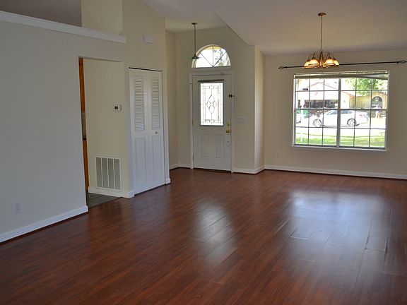 2nd image of 1909 Sun Valley St