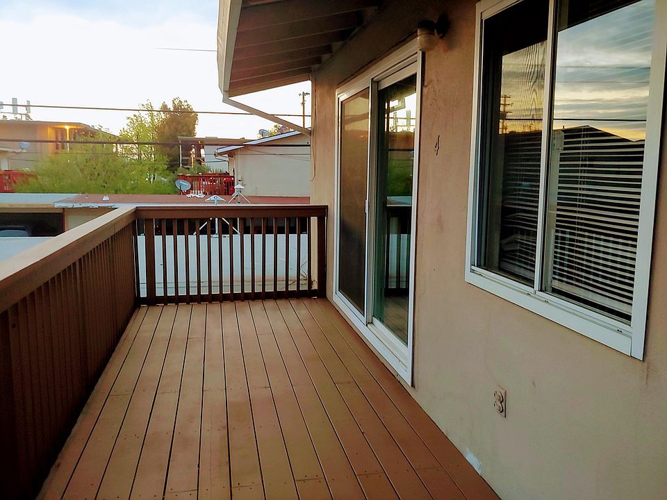 Front Deck .Entry