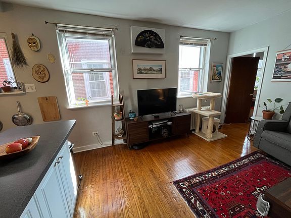 2nd image of 1536 Pine St APT 3R