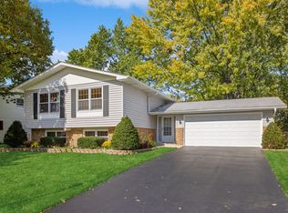 1740 Bolson Dr, Downers Grove, IL 60516