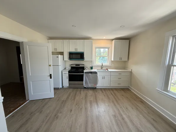 675-677 Humphrey St #2, Swampscott, MA 01907