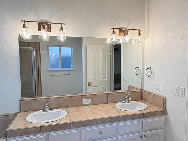 1555 Taylor Ln — Photo 15