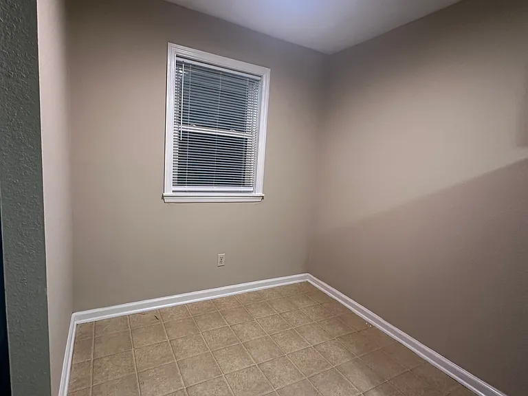 179 Lakeshore Dr #4 — Photo 4