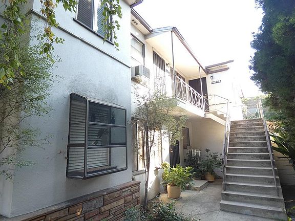 4th image of 10744 1/2 Sarah St