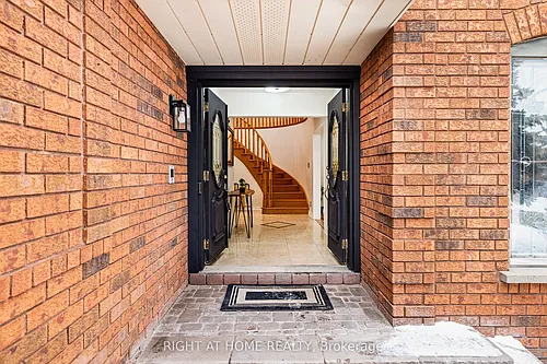 4469 Idlewilde Cres Photo 1