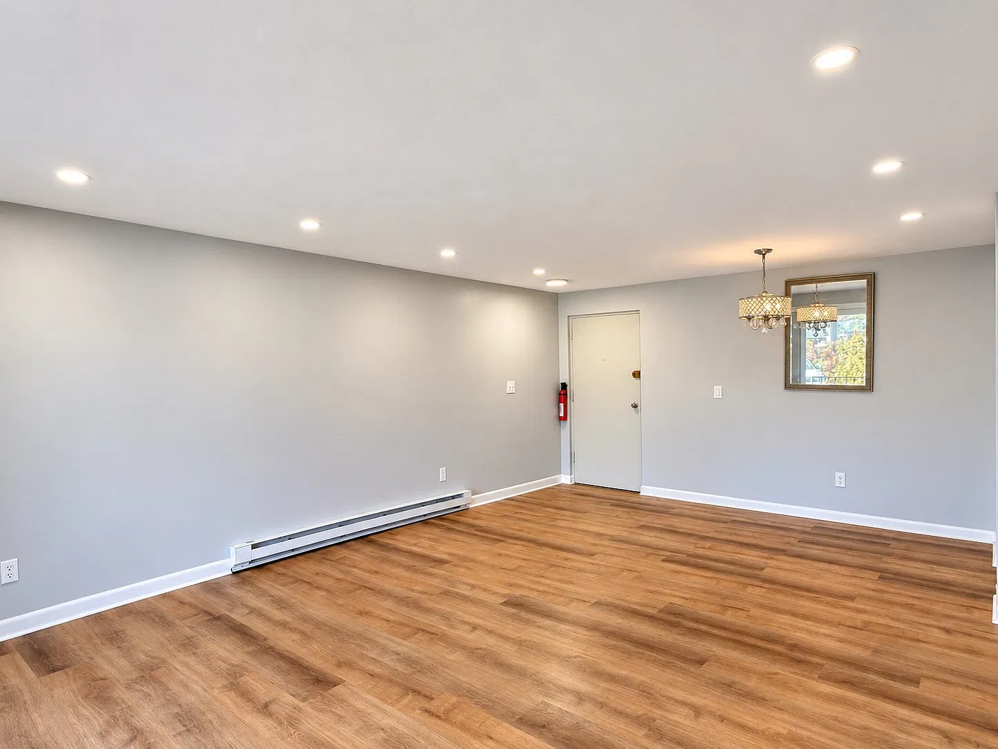 2 bed, 1.0 bath, 900 sqft, $2,400 — Photo 3