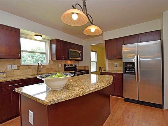 3rd image of 6329 Paxton Woods Dr
