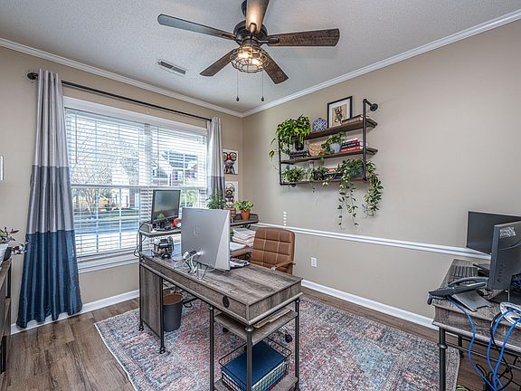 3rd image of 2026 Thornhill Dr