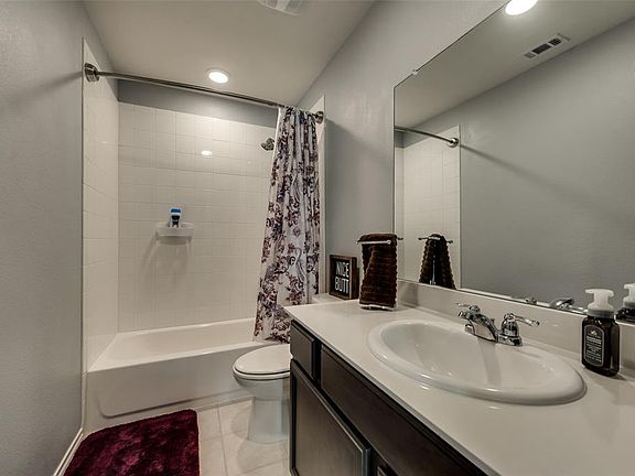 5th image of 1112 Aquamarine St