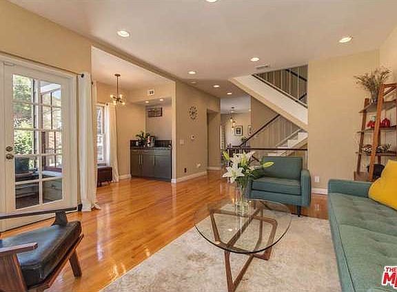3rd image of 6833 Pacific View Dr