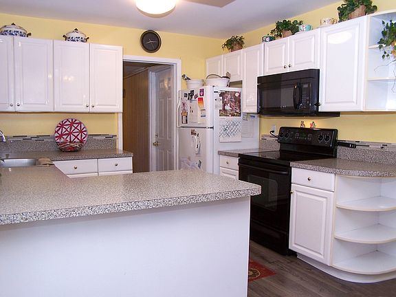 4th image of 79 Wedgewood Dr