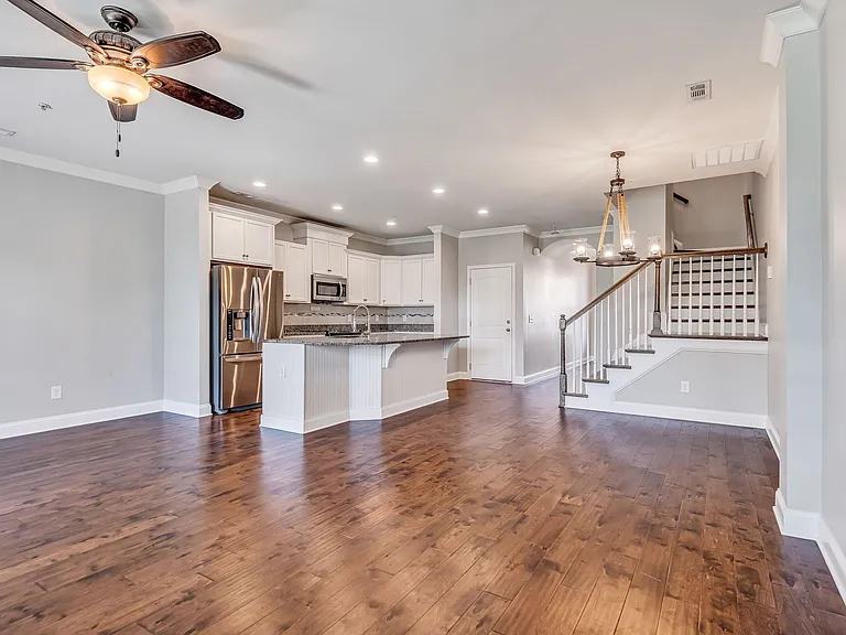 1477 Channing Dr — Photo 17