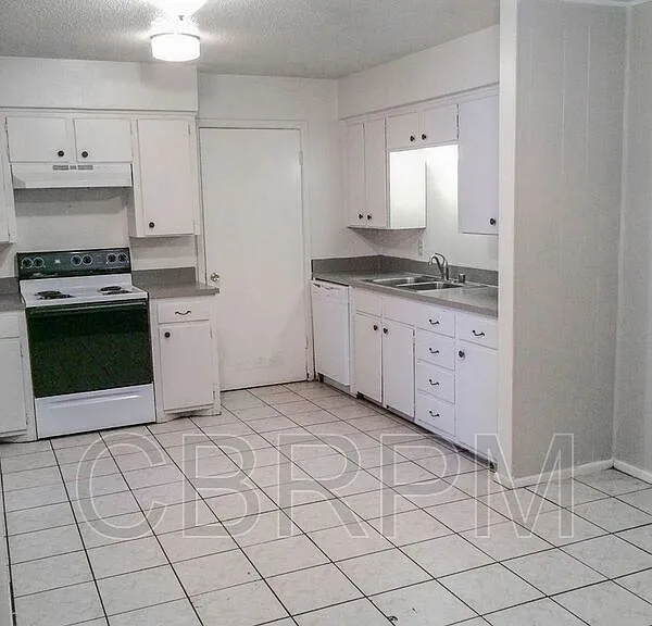 1802 Elkhart Ave #A — Photo 4
