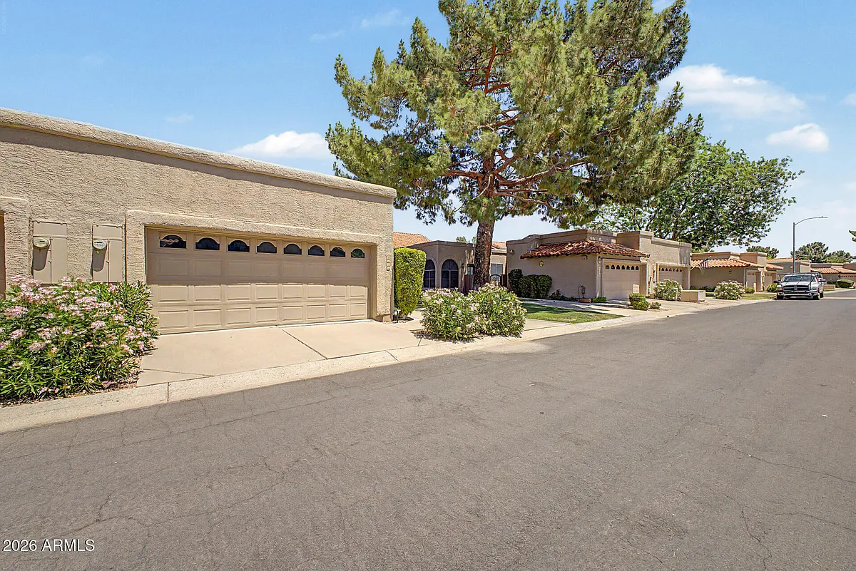 Building Photo - 4106 E Sunnyside Dr